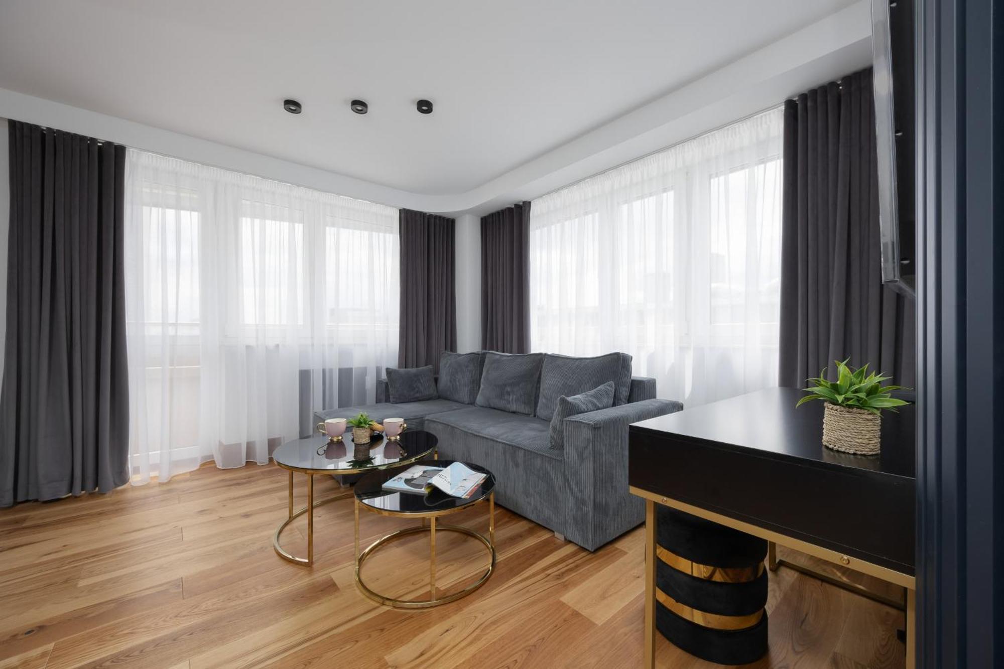 Center Elegant With View By Renters Apartament